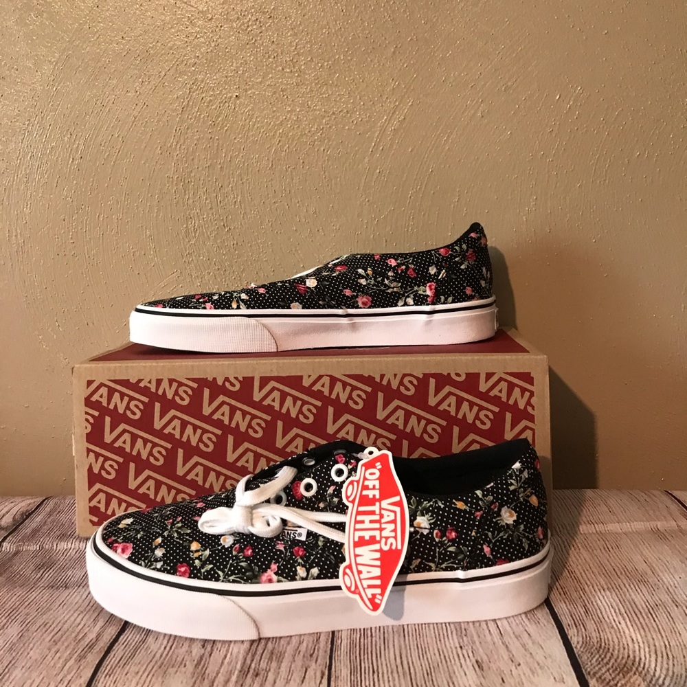 Vans “Doheny” NEW flowered size 9.
